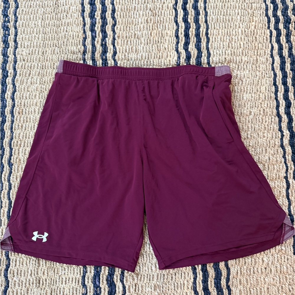 Under Armour Men’s Locker 9 inch pocket short. Loose fit. Size XXL. NWT